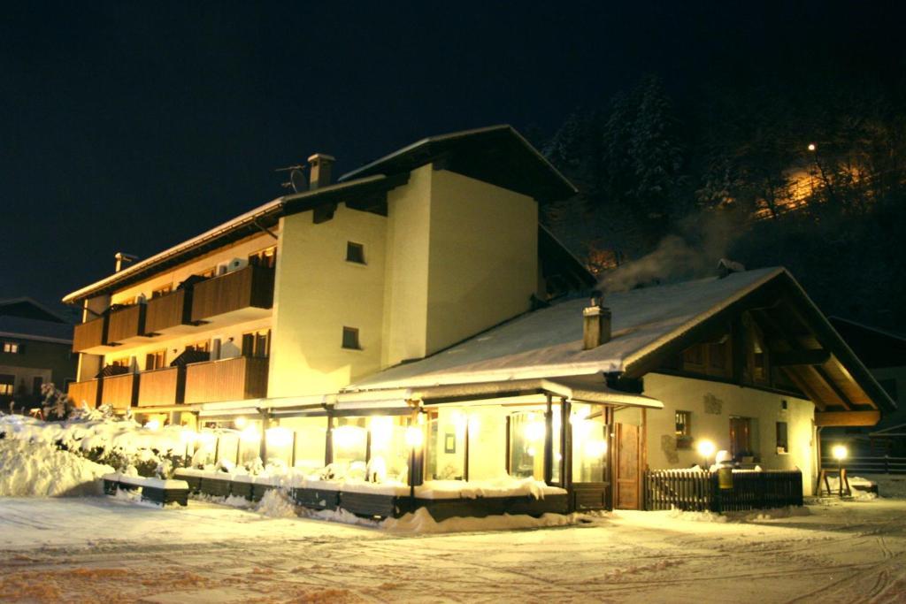 Residence Elga Valdisotto Buitenkant foto