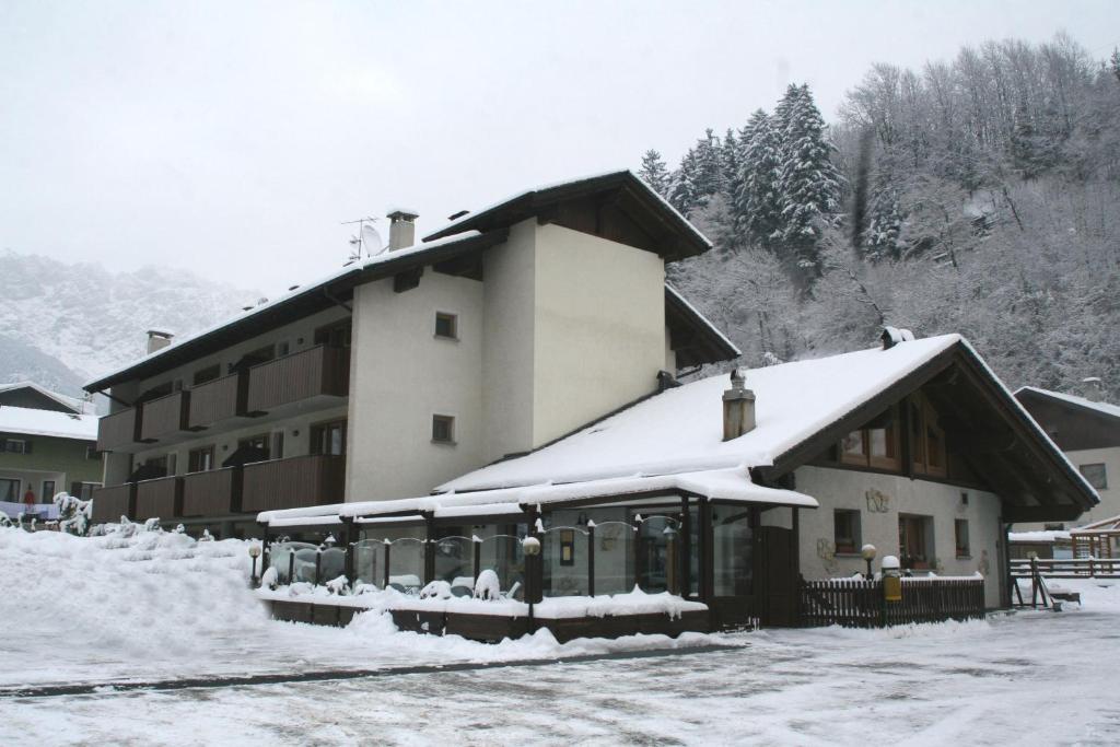 Residence Elga Valdisotto Buitenkant foto