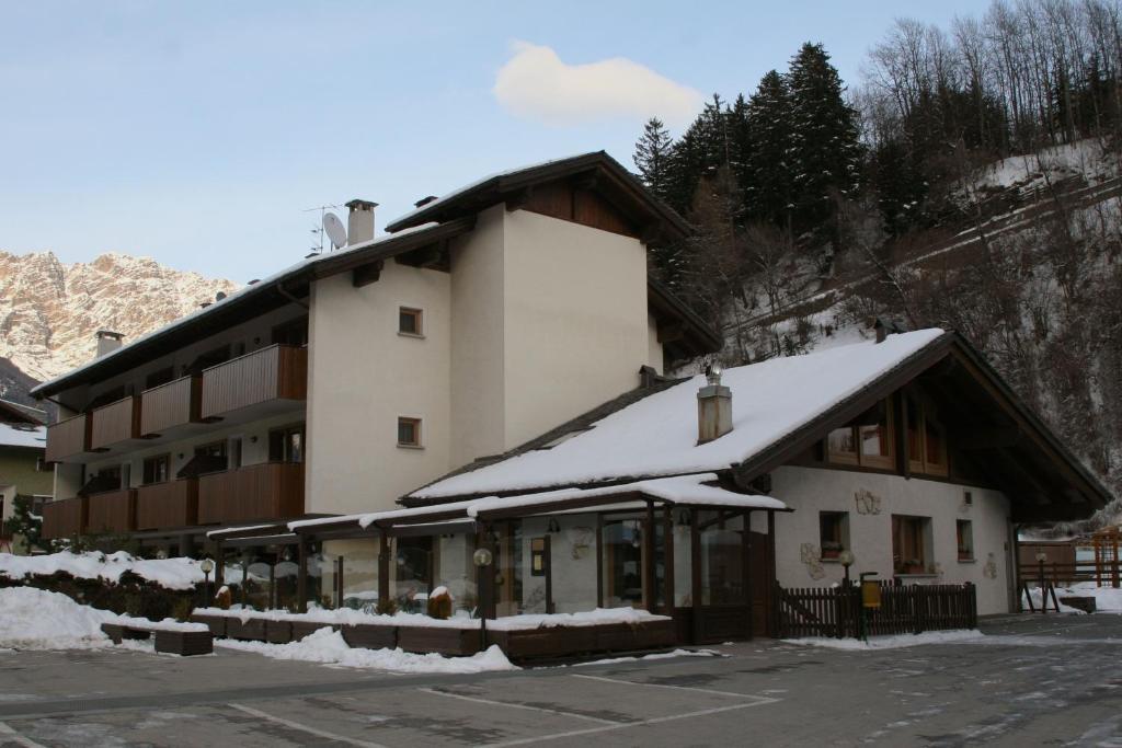 Residence Elga Valdisotto Buitenkant foto