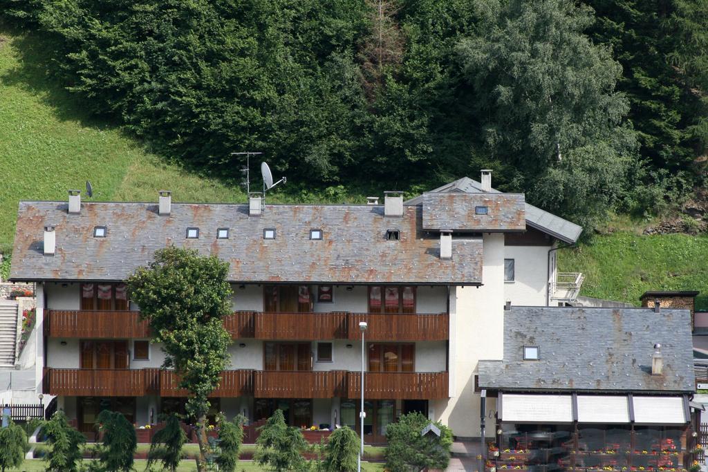 Residence Elga Valdisotto Buitenkant foto